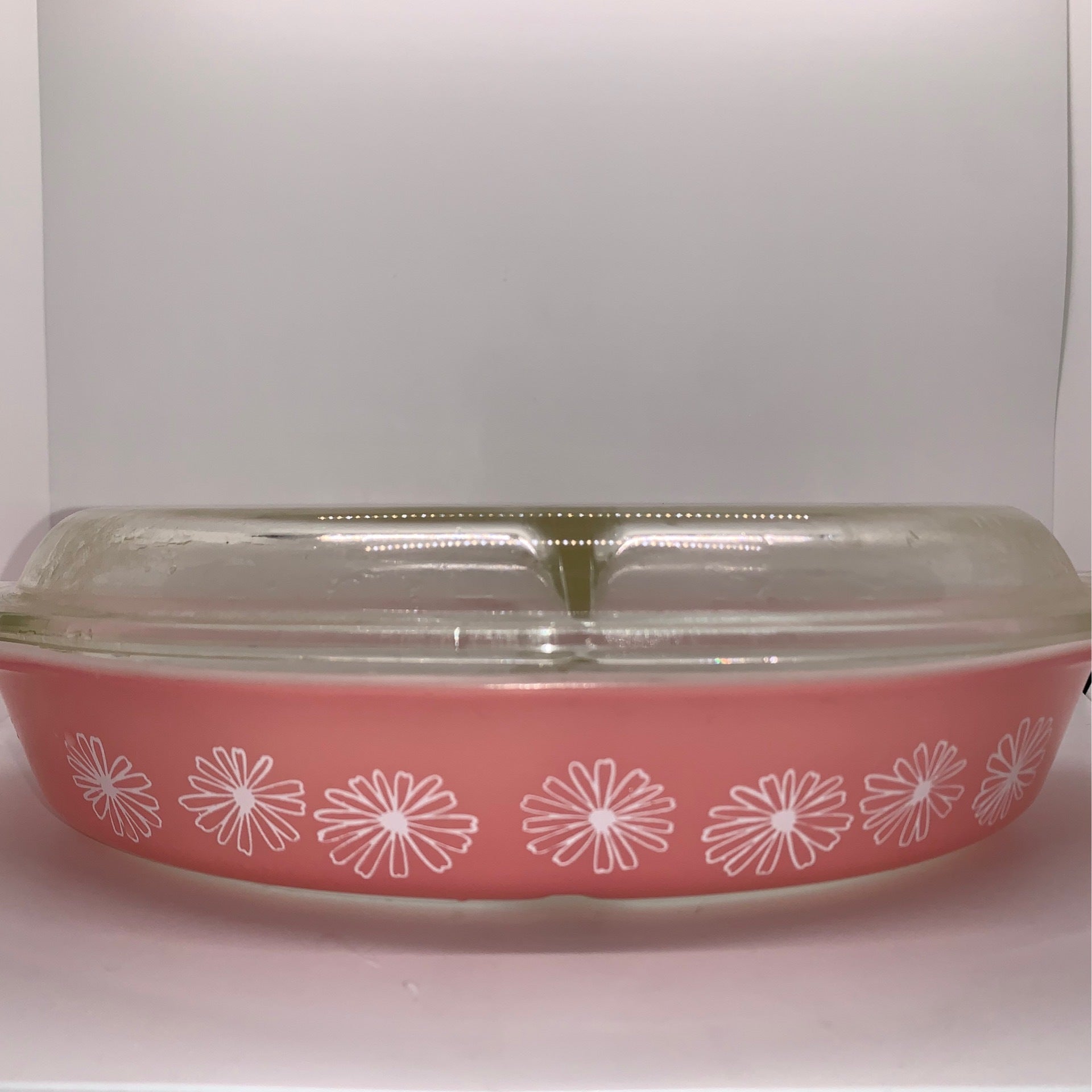Vintage Pyrex Pink Daisy 1 1 2 QT with lid